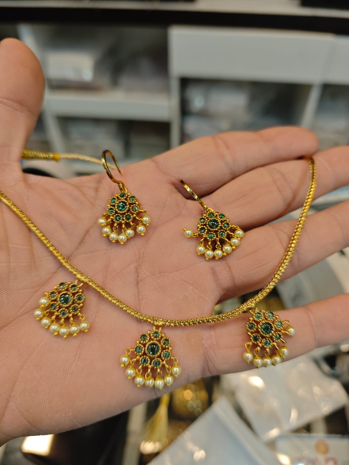 Green stones 2grm gold polish 2 years warranty Pandent set.