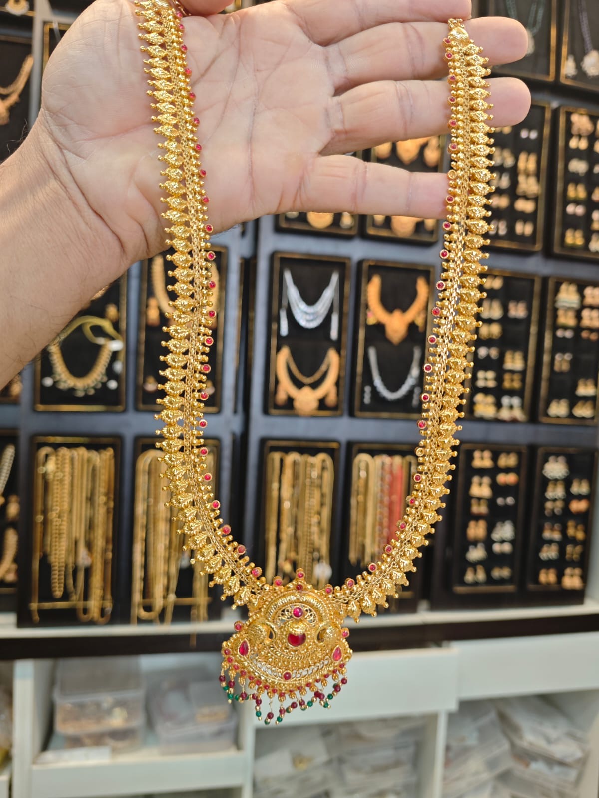 3grm gold polish 5 years warranty 1st quality long necklace set.