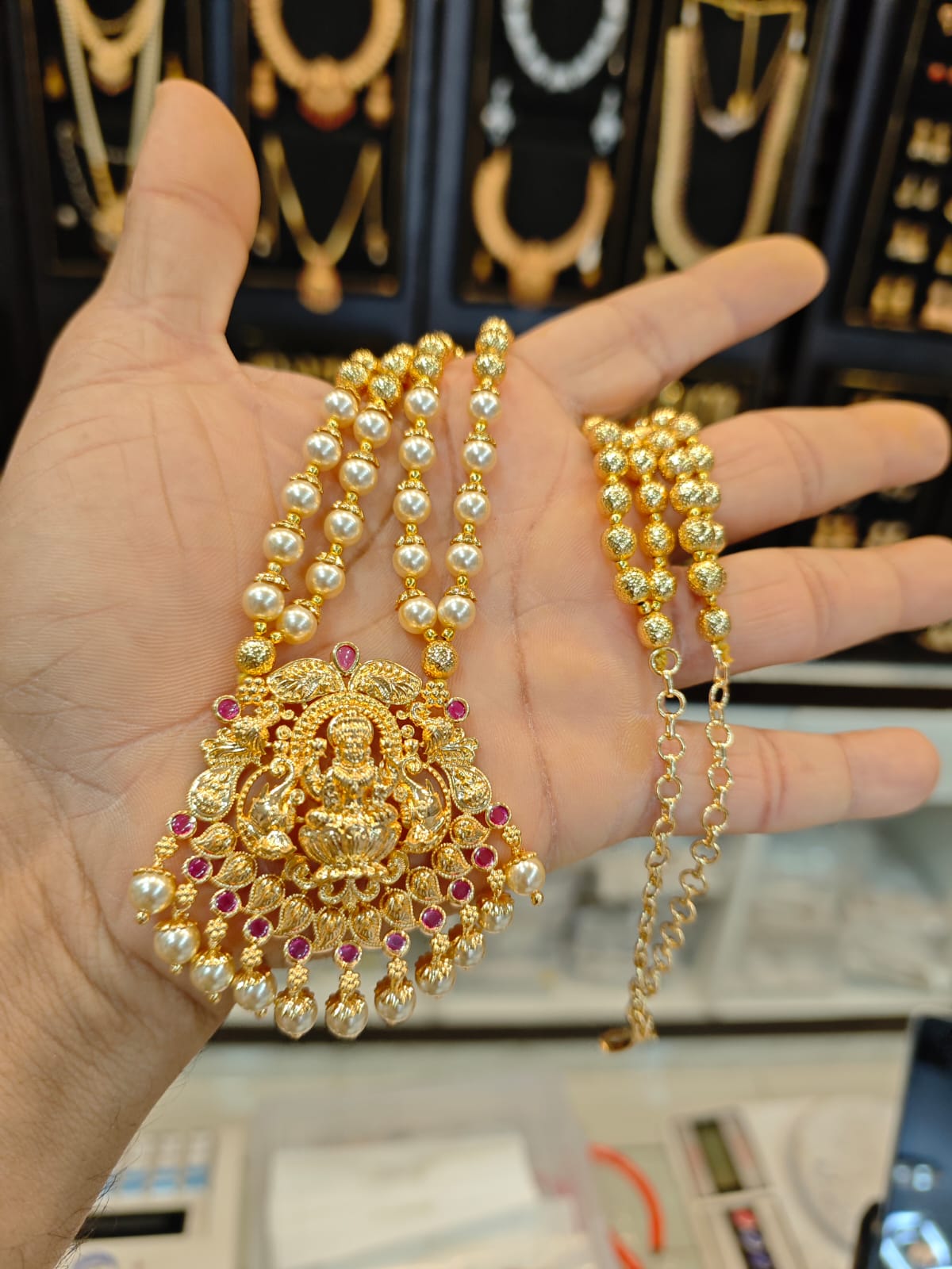Panchaloha gold polish 5 years warranty long necklace set.