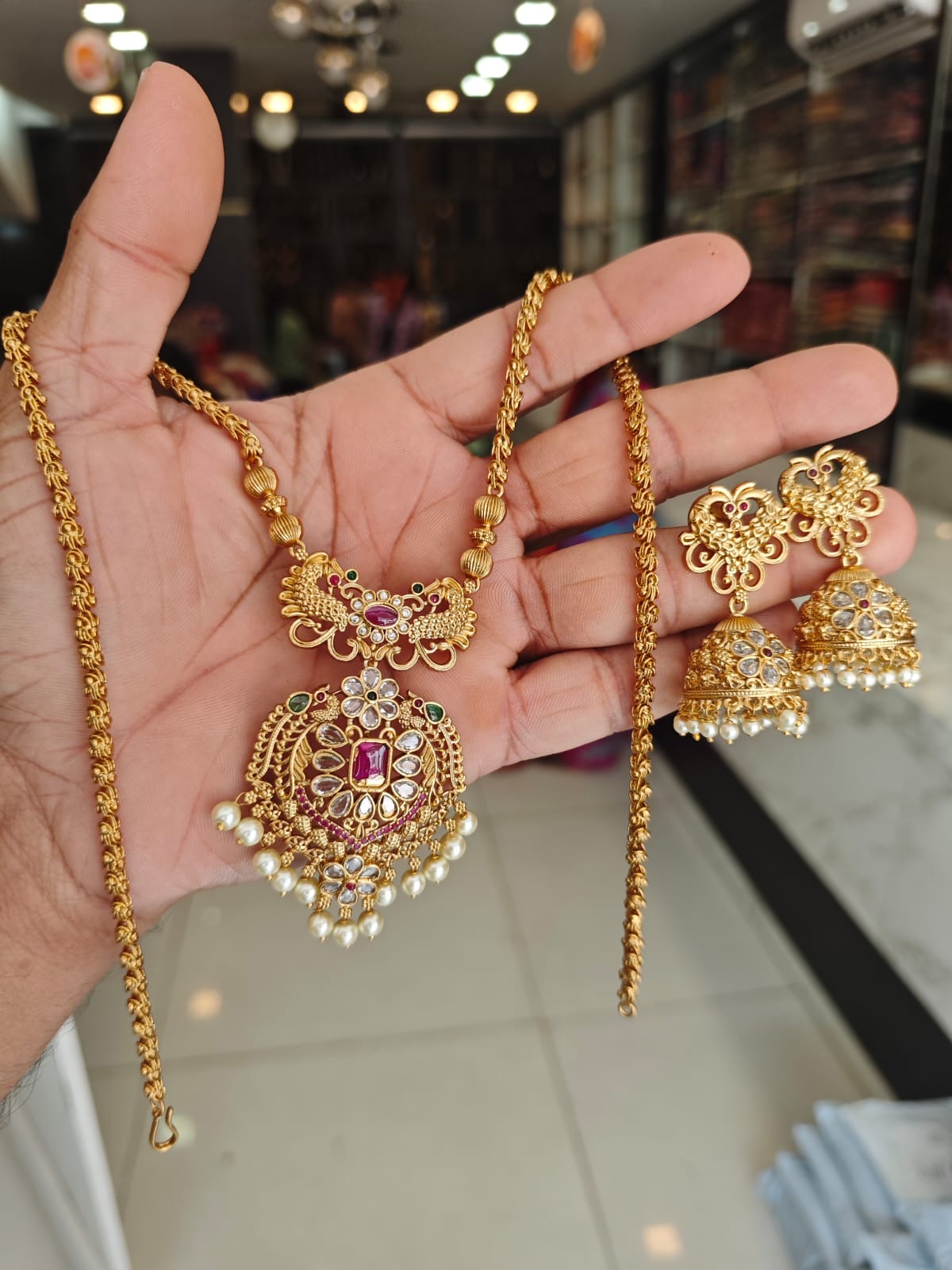 2grm gold polish 2 years warranty pendant with necklace set.