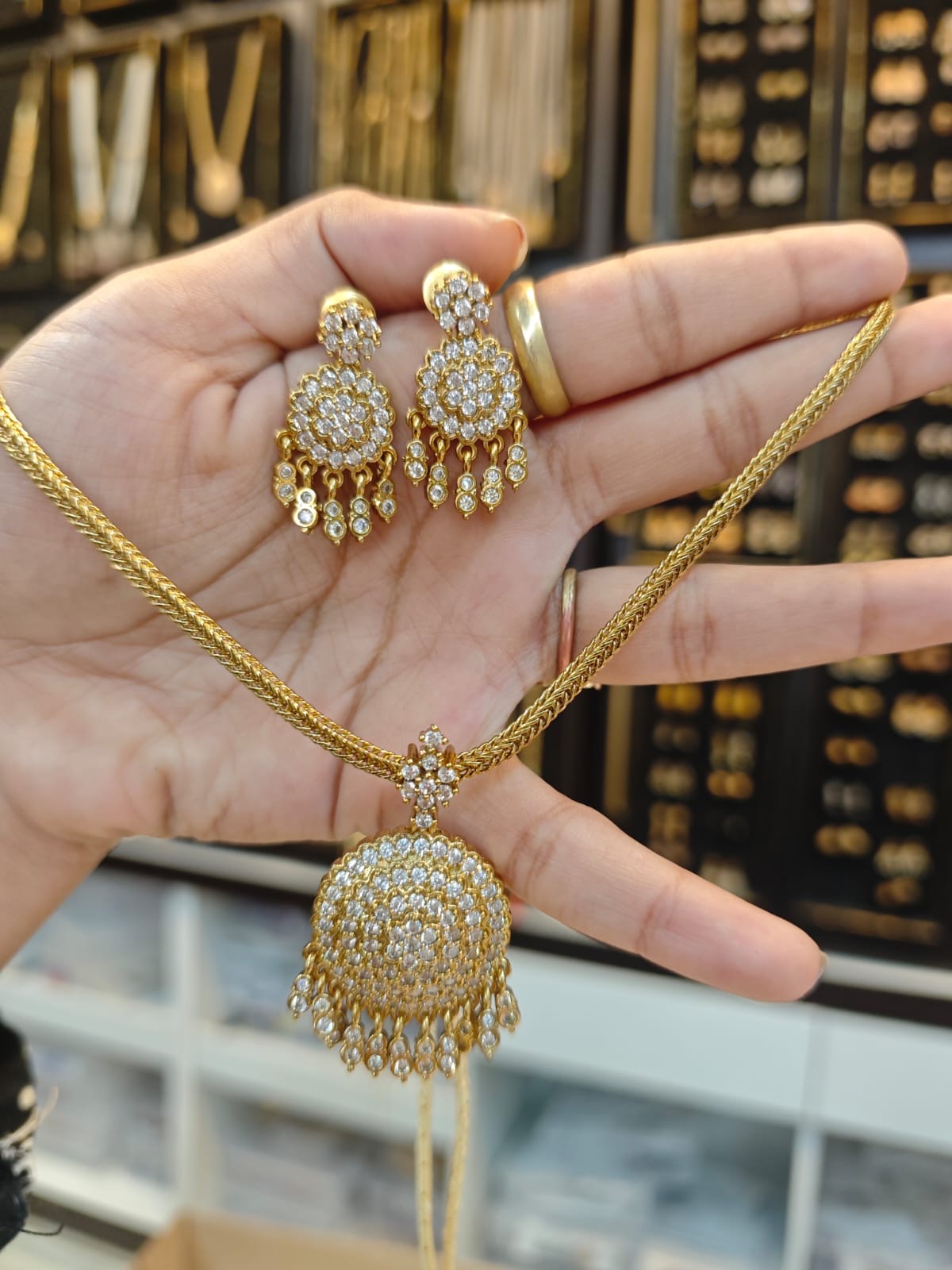 2grm gold polish 2 years warranty neacklace set.