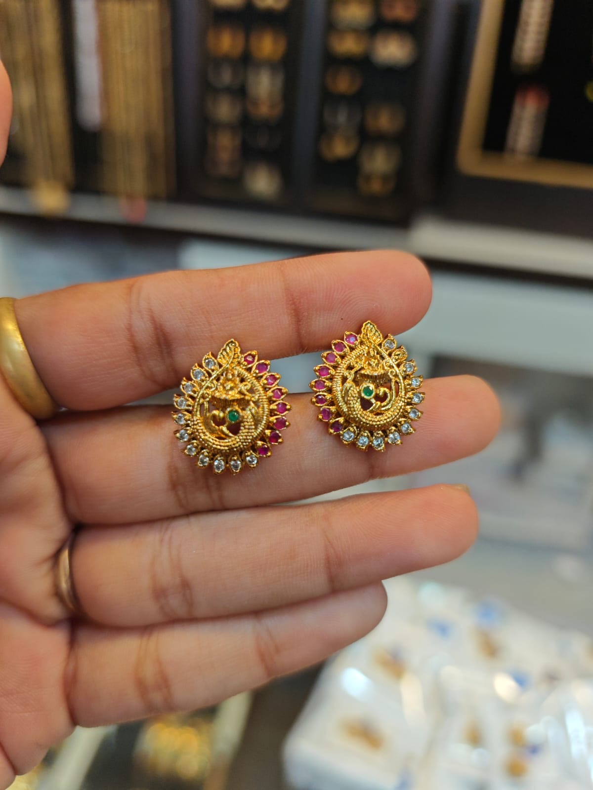 2grm gold polish 2 years warranty earings set.